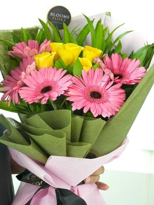 Alanya Flower Order - Pink Jerbera and Yellow Rose Bouquet